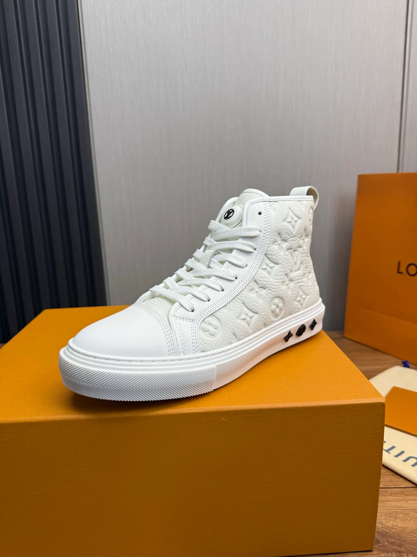 Men's shoes 💰840💰 LOUIS VUITTON [Luden Yiwei] The new trendy Lv is on the market 🎁, casual and fashionable men's shoes 👟 1:1 shipment ⬆️The upper is made of imported cowhide + cowhide mesh lining, the original wear-resistant rubber outsole, the version is simple and elegant, exclusive for trendy men. 38-45 (38.45 is non-refundable if made to order)